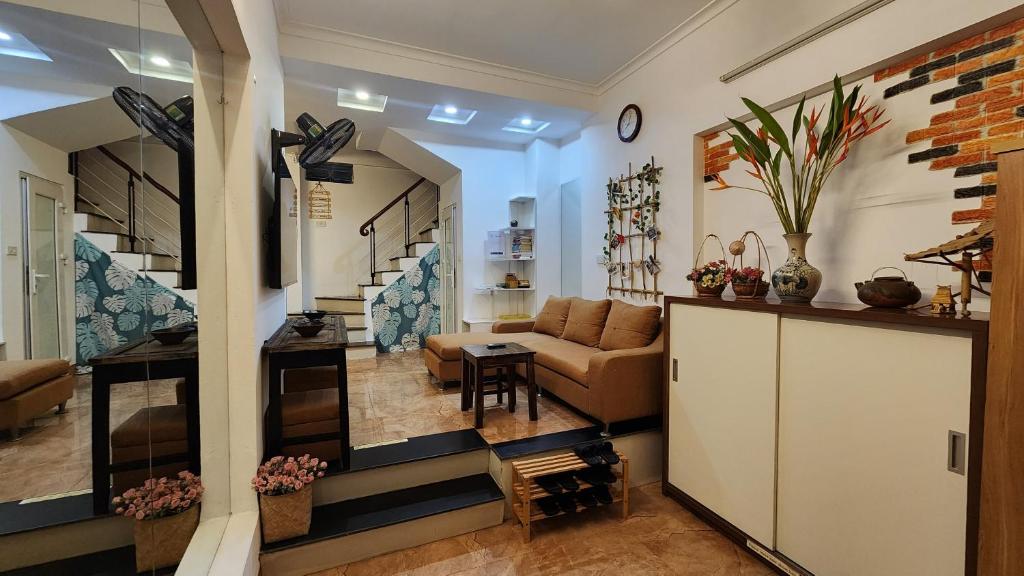 Top Location 3-4-5 Bedrooms House in Centre of Ha Noi - Clean, Cozy and Private - THE TOURNESOL – Hanoi